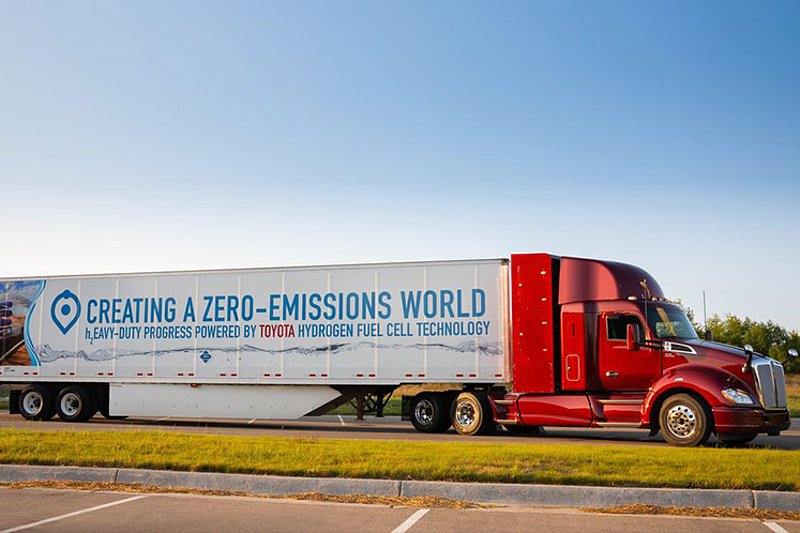 Toyota präsentiert weiterentwickelten Brennstoffzellen-Lkw.